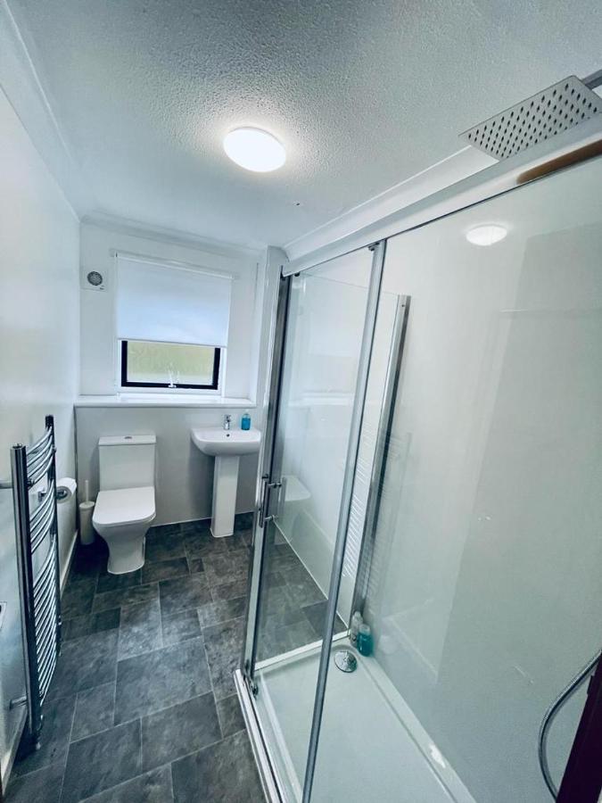 Modern 2 Bedroom Apartment With Free Parking 글라스고 외부 사진