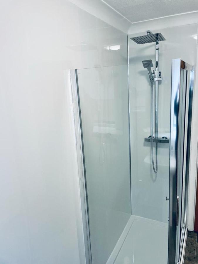 Modern 2 Bedroom Apartment With Free Parking 글라스고 외부 사진